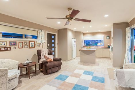 Photo of property in 91 Taikata Road, Te Atatu Peninsula, Auckland, 0610