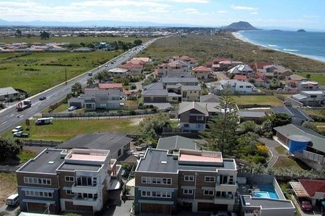 Photo of property in 2/221 Papamoa Beach Road, Papamoa Beach, Papamoa, 3118