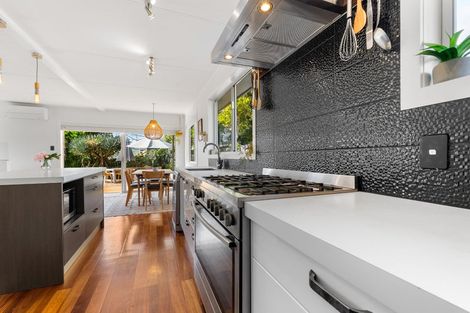 Photo of property in 1/26 Nor'east Drive, Northcross, Auckland, 0632