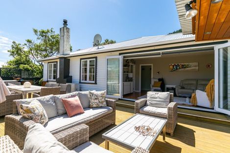 Photo of property in 54 Collins Avenue, Tawa, Wellington, 5028