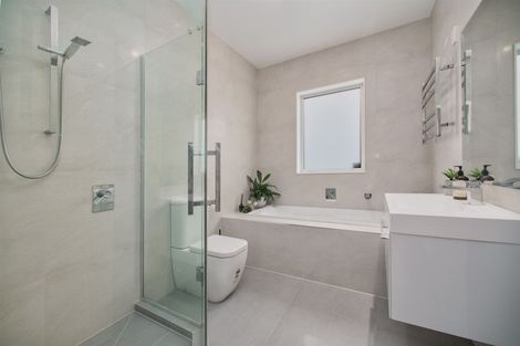 Photo of property in 11 San Casello Rise, Henderson, Auckland, 0612