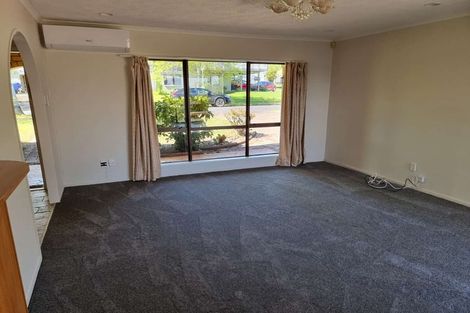 Photo of property in 47 Dalwhinnie Parade, Highland Park, Auckland, 2010