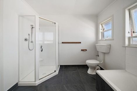 Photo of property in 3 Halberg Street, Papakura, 2110