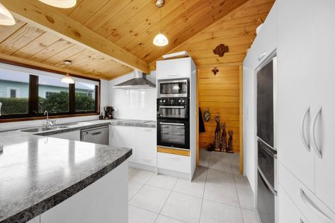 Photo of property in 16 Heaphy Road, Opunake, 4616