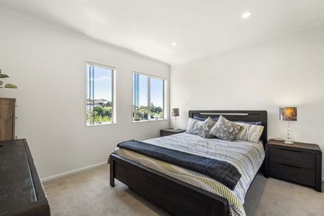Photo of property in 60a Topliss Drive, Northcross, Auckland, 0632
