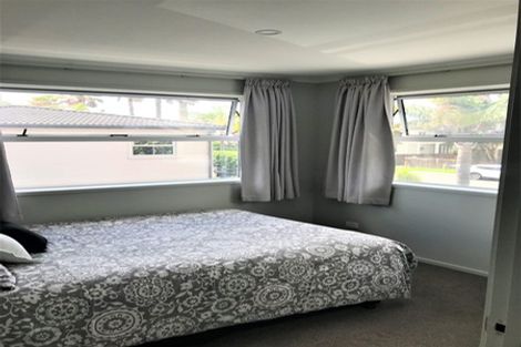 Photo of property in 63a Walton Street, Red Beach, 0932