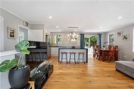 Photo of property in 108 Weatherly Road, Torbay, Auckland, 0630