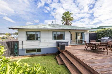 Photo of property in 2/287 Vipond Road, Stanmore Bay, Whangaparaoa, 0932
