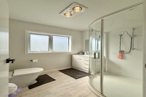 Photo of property in 9b Raymond Terrace, Northcote, Auckland, 0627