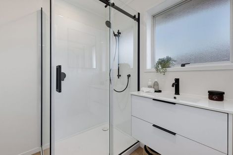 Photo of property in 2/33 Butterworth Drive, Glendene, Auckland, 0602