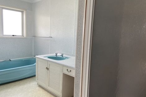 Photo of property in 16 Huatoki Street, Vogeltown, New Plymouth, 4310