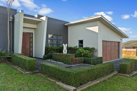 Photo of property in 54 Cairns Crescent, Rototuna, Hamilton, 3210