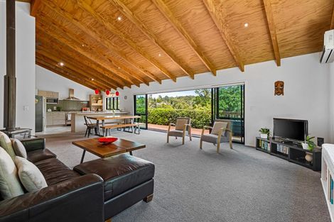 Photo of property in 20 Mccallum Drive, Sandspit, Warkworth, 0982