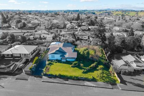 Photo of property in 16 Chamberlain Street, Dannevirke, 4930