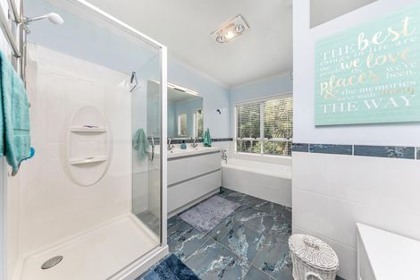 Photo of property in 92 Awanui Rise, Papakura, 2582