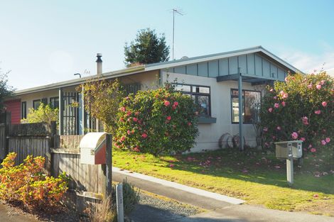 Photo of property in 2/5 Dorothy Drive, Acacia Bay, Taupo, 3330
