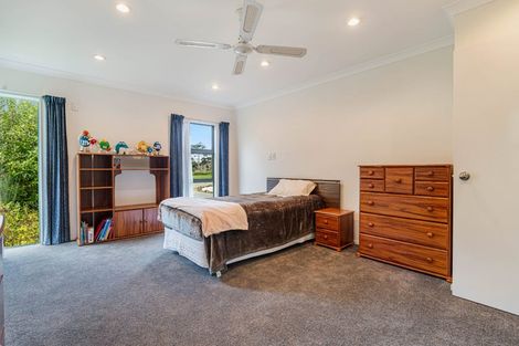 Photo of property in 88 Boord Crescent, Kumeu, 0891