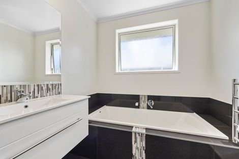 Photo of property in 19 Keene Drive, Bell Block, New Plymouth, 4312