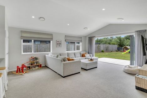 Photo of property in 70 Feist Street, Carterton, 5713