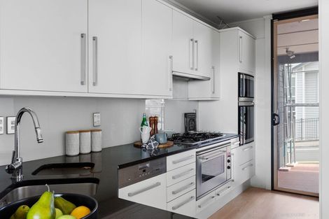 Photo of property in 23 Clermont Terrace, Kelburn, Wellington, 6012