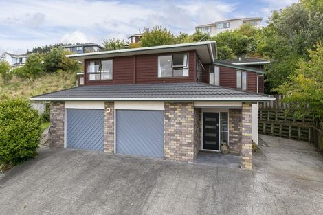 Photo of property in 12 Cullen Place, Tawa, Wellington, 5028