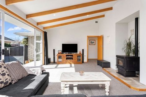 Photo of property in 118 Grimseys Road, Redwood, Christchurch, 8051