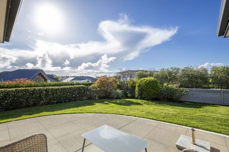 Photo of property in 5 Vardon Way, Waiwhakaiho, New Plymouth, 4312