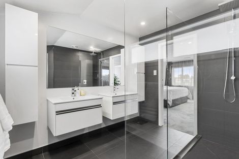 Photo of property in 13 Lanigan Street, Birkdale, Auckland, 0626