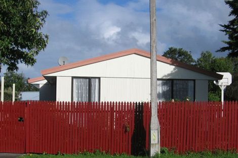 Photo of property in 2 Ireland Place, Ranui, Auckland, 0612