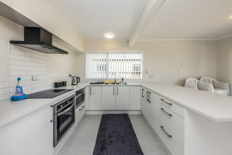 Photo of property in 32 Beach Road, Pahurehure, Papakura, 2113