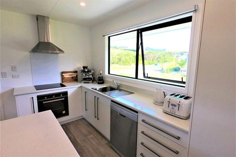 Photo of property in 9 Meenas Place, Cable Bay, 0420