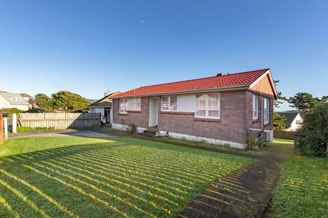 Photo of property in 15 Arahura Crescent, Waitangirua, Porirua, 5024