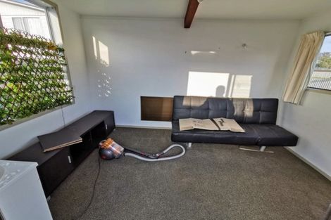 Photo of property in 10 Karaka Street, Castlecliff, Whanganui, 4501