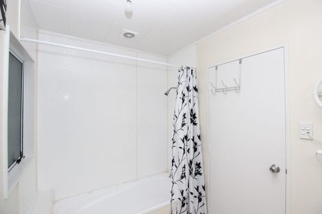 Photo of property in 2/450 Swanson Road, Ranui, Auckland, 0612