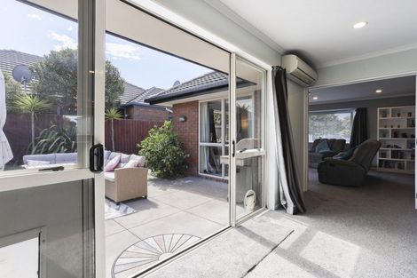 Photo of property in 1 Flaxgrove Place, Parklands, Christchurch, 8083