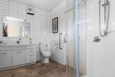 Photo of property in 30a Enfield Road, Hospital Hill, Napier, 4110