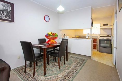 Photo of property in 2/20 Challen Close, Conifer Grove, Takanini, 2112