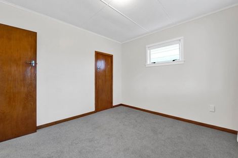 Photo of property in 5 Truby King Street, Merrilands, New Plymouth, 4312
