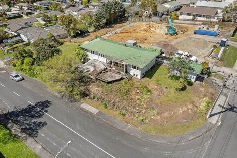 Photo of property in 84 Awaroa Road, Sunnyvale, Auckland, 0612