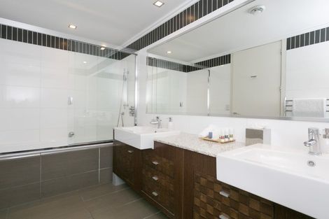 Photo of property in 1/225 Lake Terrace, Waipahihi, Taupo, 3330