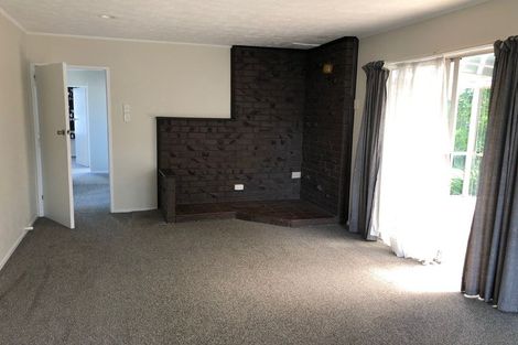 Photo of property in 30 Darren Crescent, Half Moon Bay, Auckland, 2012