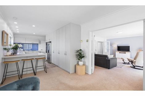 Photo of property in 19 Lombard Place, Avonhead, Christchurch, 8042