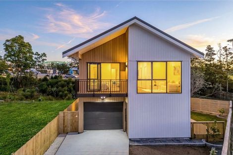 Photo of property in 26 Curtiss Circle, Hobsonville, 0618