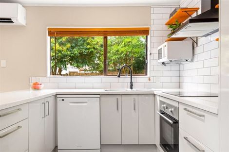 Photo of property in 2/123 Millbrook Road, Sunnyvale, Auckland, 0612