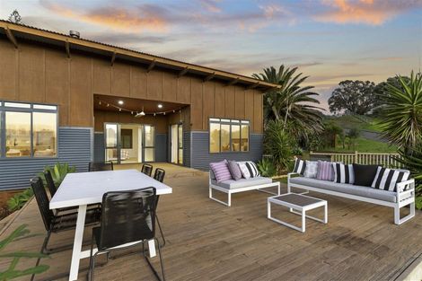 Photo of property in 333 Motutara Road, Muriwai, Waimauku, 0881