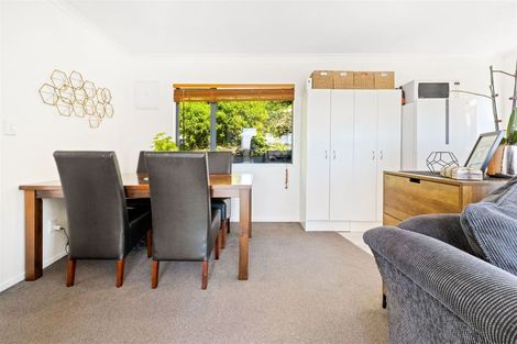 Photo of property in 5 Kemp Road, Massey, Auckland, 0614