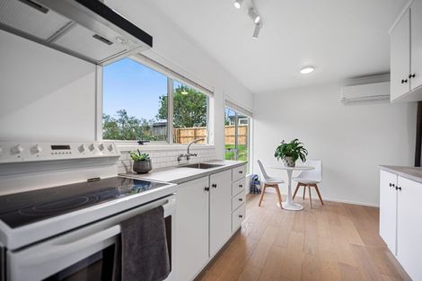 Photo of property in 2/131 Lynn Road, Bayview, Auckland, 0629