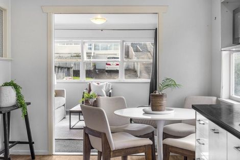 Photo of property in 1/5 Woodall Place, Totara Vale, Auckland, 0627