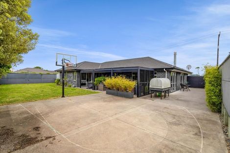 Photo of property in 122 Pohutukawa Place, Waiwhakaiho, New Plymouth, 4312