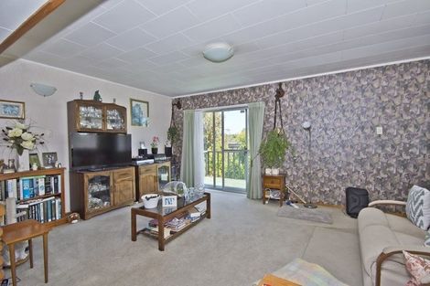 Photo of property in 35 Larissa Avenue, Henderson, Auckland, 0610